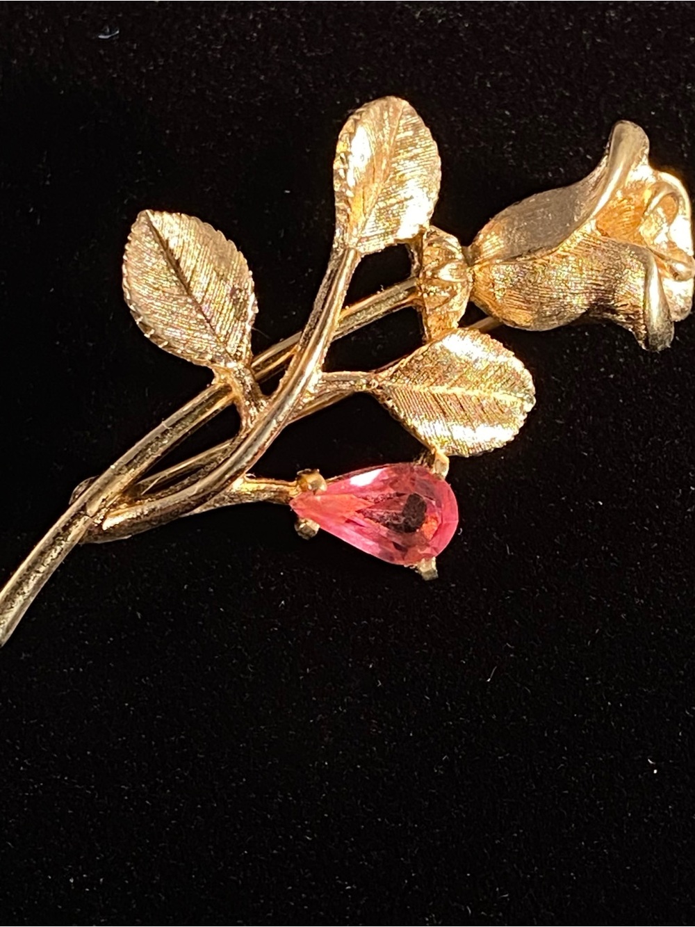 Vintage Avon Rose Flower w/ Pink Rhinestone BROOCH PIN  Gold Tone